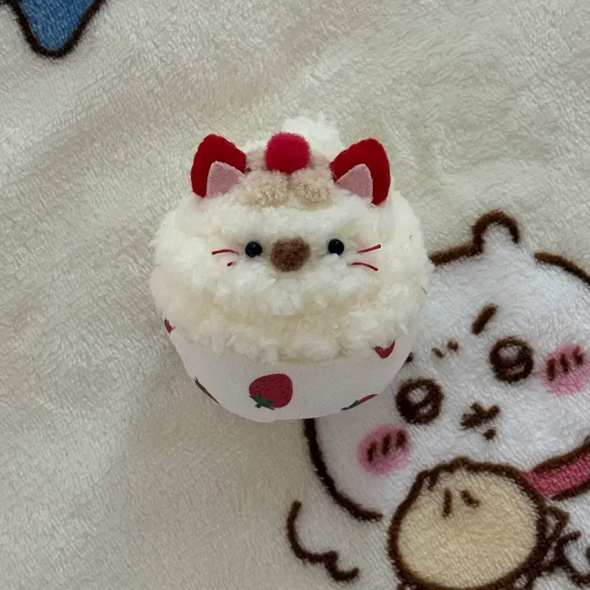[BUNJANG] Youingmui Condensed Milk Strawberry Cat Bingsu Plush Doll / 유잉무이 연유딸기고양이빙수 인형