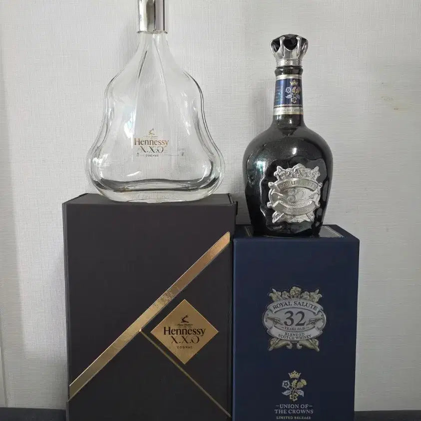 [BUNJANG] Hennessy XO &amp; Royal Salute 32 Year Old Empty Bottle with Case / 헤네시 XO 로얄살루트 32년산 위스키 공병