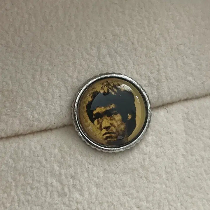 [BUNJANG] Bruce Lee Face Badge / 이소룡 배지 뱃지