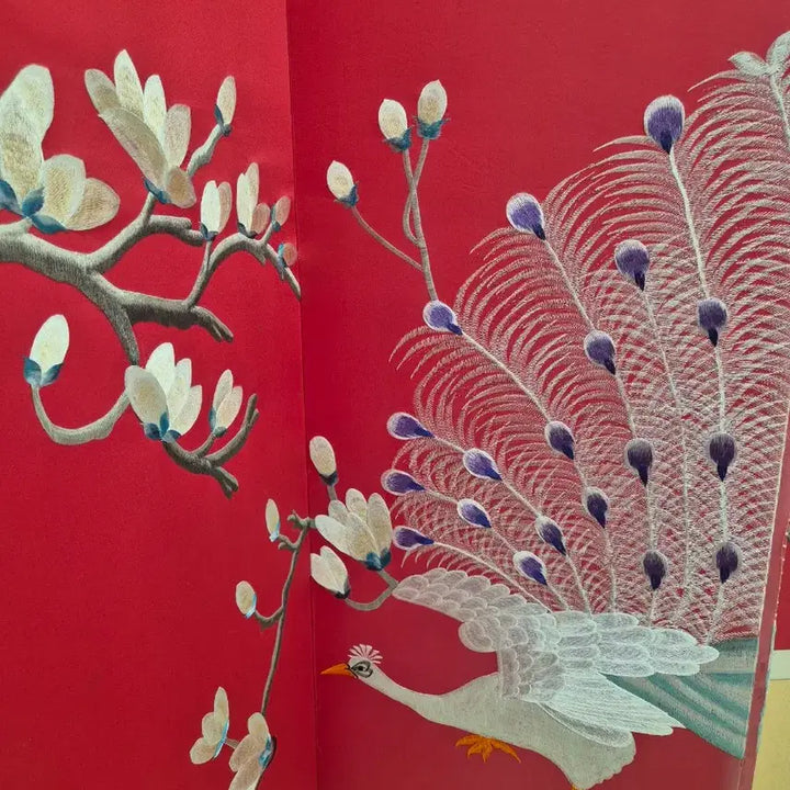 [BUNJANG] Eight-Panel Embroidered Folding Screen with Peacock and Magnolia / 빨강색위의공작새와목련꽃