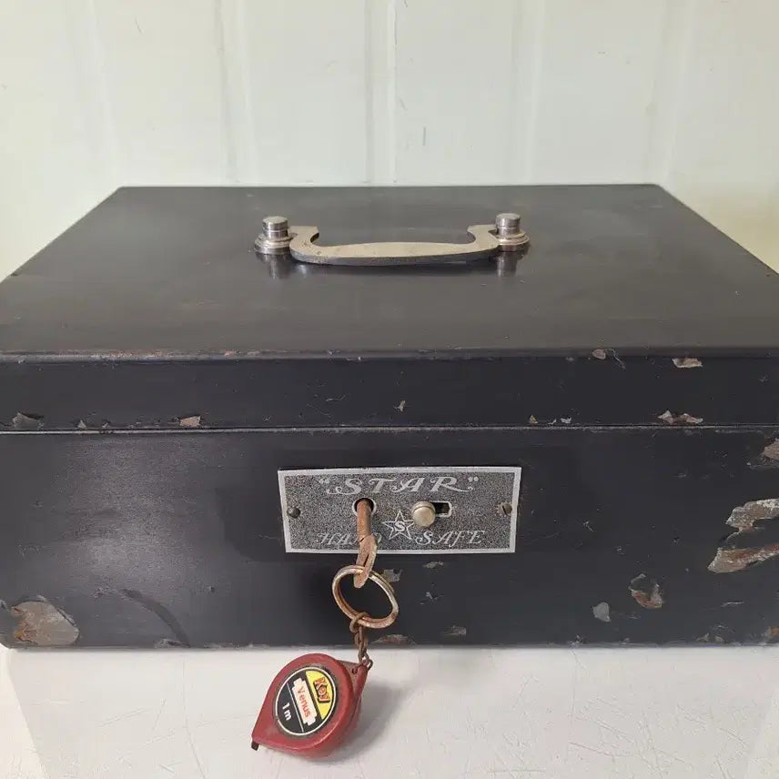 [BUNJANG] Vintage Tinplate Safe Money Box / 근대사 수집 자료 옛날 민속품 철재 양철 빈티지 금고 돈통