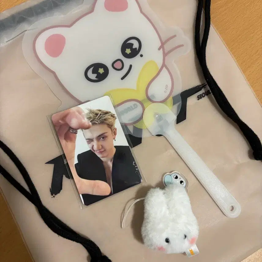 [BUNJANG] Stray Kids Run Away Concert Entry Gift Jiniret Ribbit Set / 스트레이키즈 런잇 콘서트 입장기프트 지니렛 리빗
