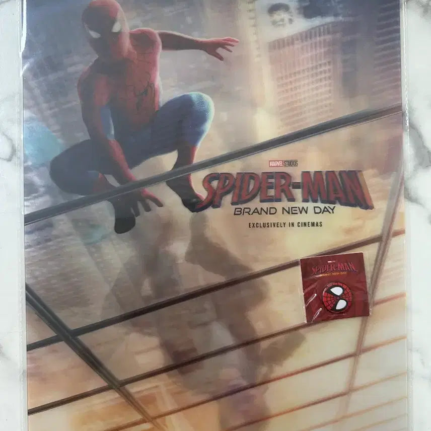 [BUNJANG] Spider-Man Lenticular Poster + Special Edition Pin Badge (Sealed) / (미개봉) 스파이더맨 렌티큘러 포스터 + 특전 핀뱃지