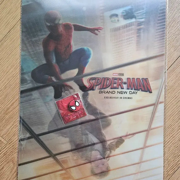 [BUNJANG] Spider-Man Lenticular Poster + Pin Badge Bundle Set / 스파이더맨 렌티 포스터 + 핀뱃지 일괄