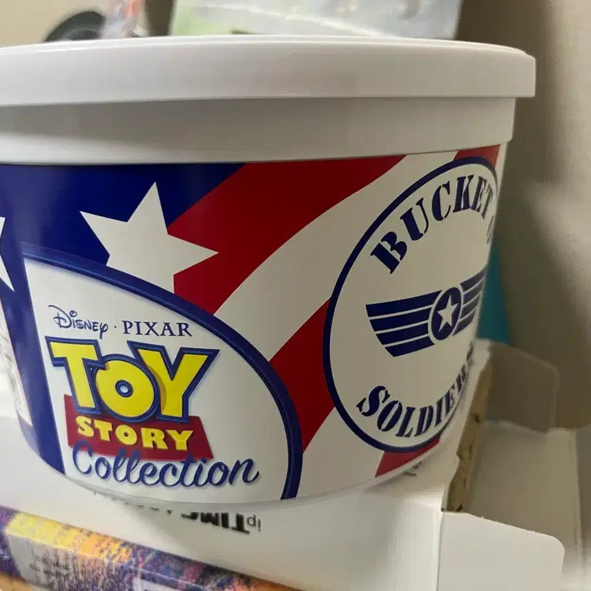 [BUNJANG] Toy Story Soldier Figure Bucket (71 Pieces) / 토이스토리 군인 피규어 버켓 솔져