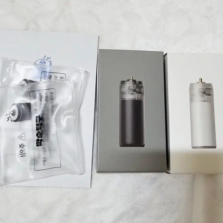 [BUNJANG] Wanna One Baebe Battery Pack 2nd Gen for Lightsticks (Park Ji Hoon, Kim Jae Hwan, Ha Sung Woon, Yoon Jisung) - White &amp; Black Bundle Set / [원가이하양도][일괄] 충전식 배터리 응원봉 건전지 소켓 / 박순덕구 베베리2세대 / 배터리팩/ 박지훈 뽑봉 / 워너원 너블봉 / 김재환 / 하성운 / 윤지성
