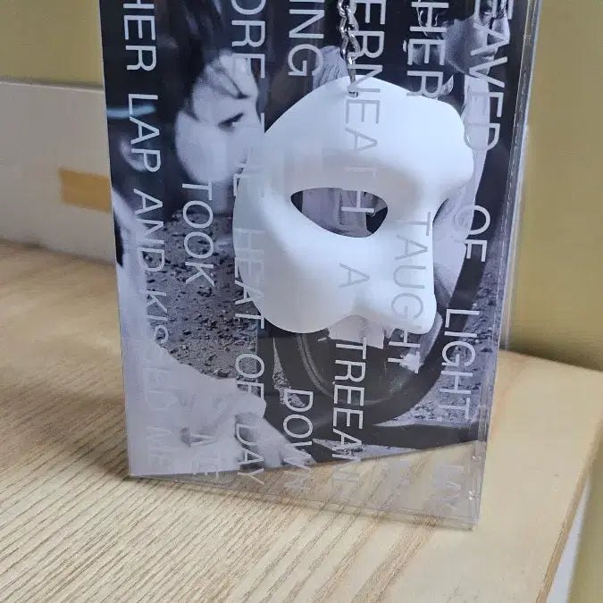 [BUNJANG] Park Hyo Shin Phantom Luminous Mask Keyring / 박효신 팬텀 야광 마스크 가면 키링 MD