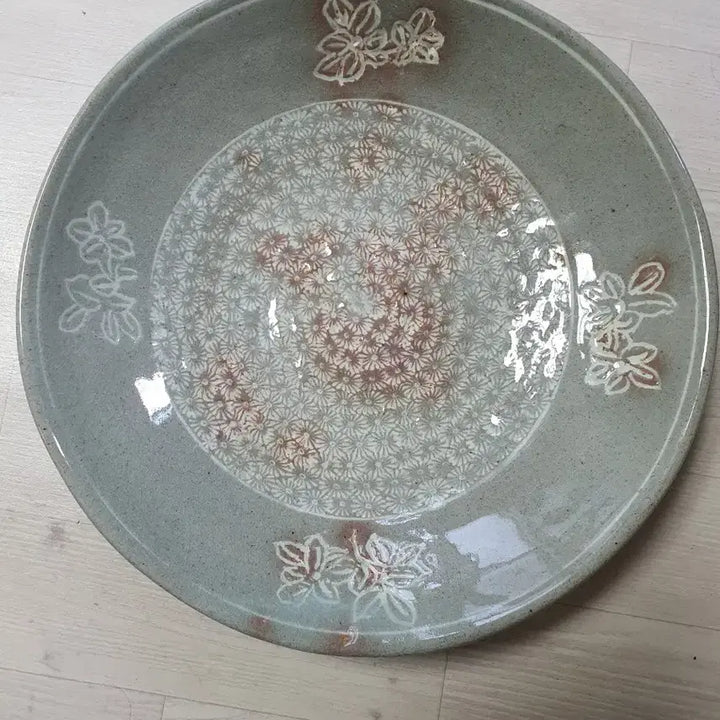 [BUNJANG] Goryeo Celadon Plate with Chrysanthemum and Incised Flower Design / 고려청자양각국화인화문대접시