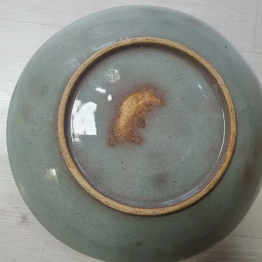 [BUNJANG] Goryeo Celadon Plate with Chrysanthemum and Incised Flower Design / 고려청자양각국화인화문대접시