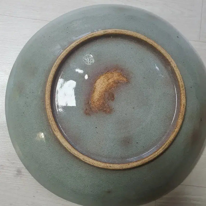 [BUNJANG] Goryeo Celadon Plate with Chrysanthemum and Incised Flower Design / 고려청자양각국화인화문대접시