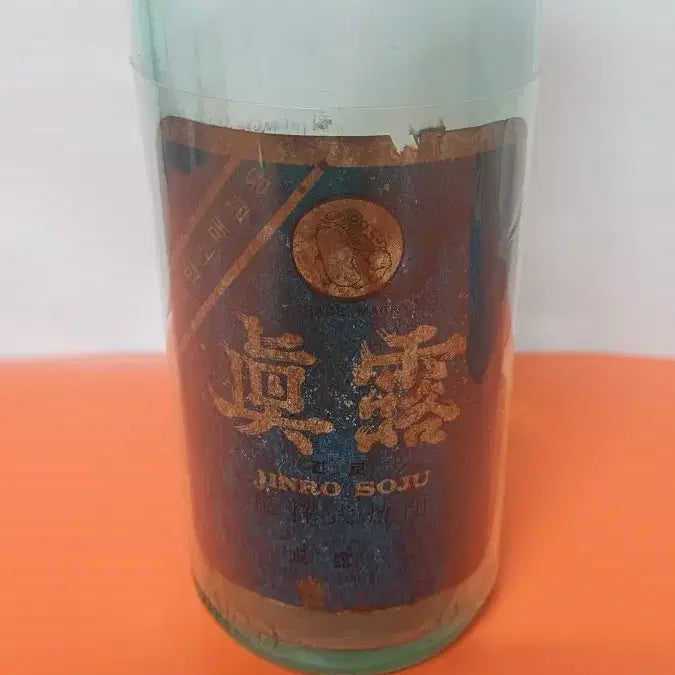 [BUNJANG] Vintage Sunyang and Jinro Soju Bottles (Set of 2) / 옛날 소주병 2개 (선양, 진로)