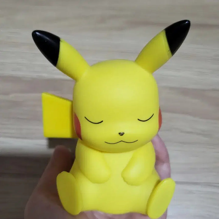 [BUNJANG] Pokemon Pikachu Mood Lamp and Mirror Keychain Bundle Set / 포켓몬 피카츄 무드등과 미러 키링 일괄