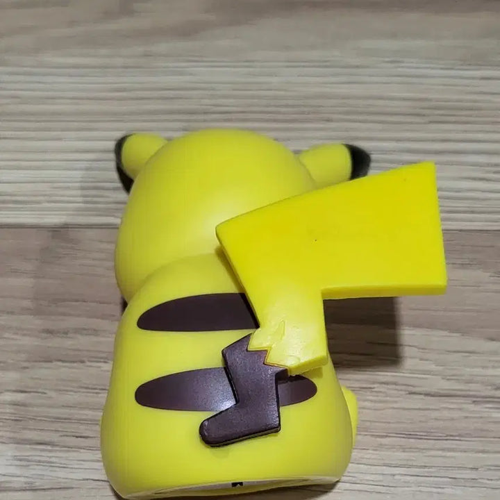 [BUNJANG] Pokemon Pikachu Mood Lamp and Mirror Keychain Bundle Set / 포켓몬 피카츄 무드등과 미러 키링 일괄