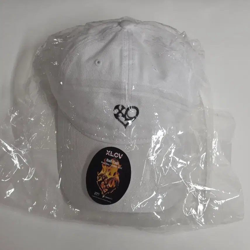 [BUNJANG] X-LOVE Symbol Ball Cap White (Sealed) / 엑스러브 심볼 볼캡 화이트(미개봉) *포카 없음