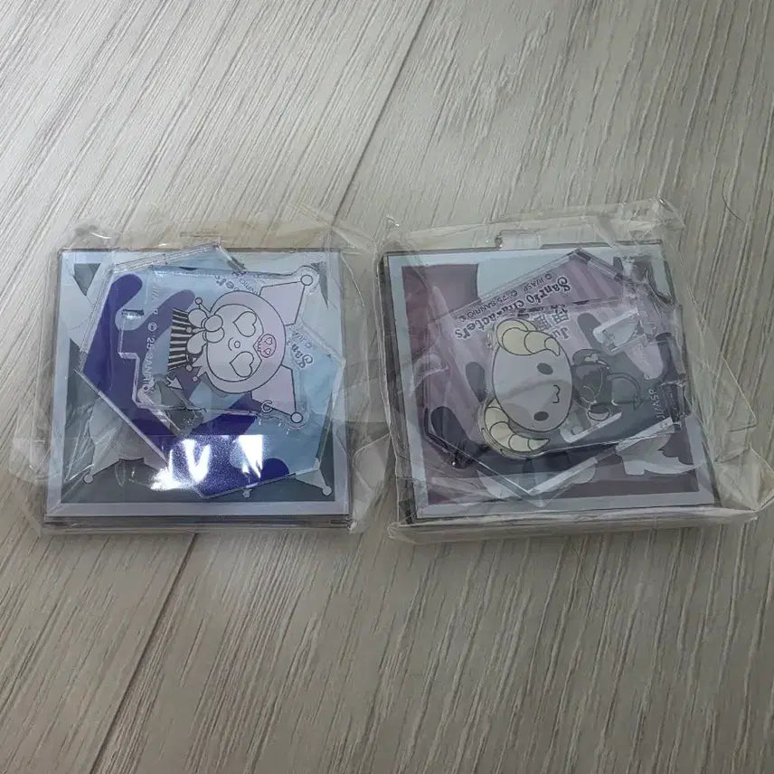 [BUNJANG] Junji Ito x Hello Kitty Collaboration Acrylic Stand Set / 이토준지 헬로키티 콜라보 아크릴 스탠드 2종 판매합니다