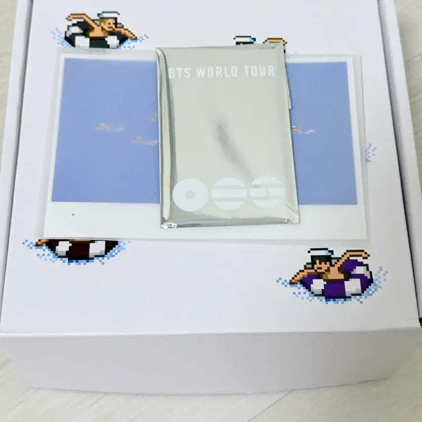 [BUNJANG] BTS Busan Arirang Gift Sealed Photocard, Postcard, and Towel Set / 방탄 부산 아리랑 기프트 미개봉 포카 및 엽서, 타월
