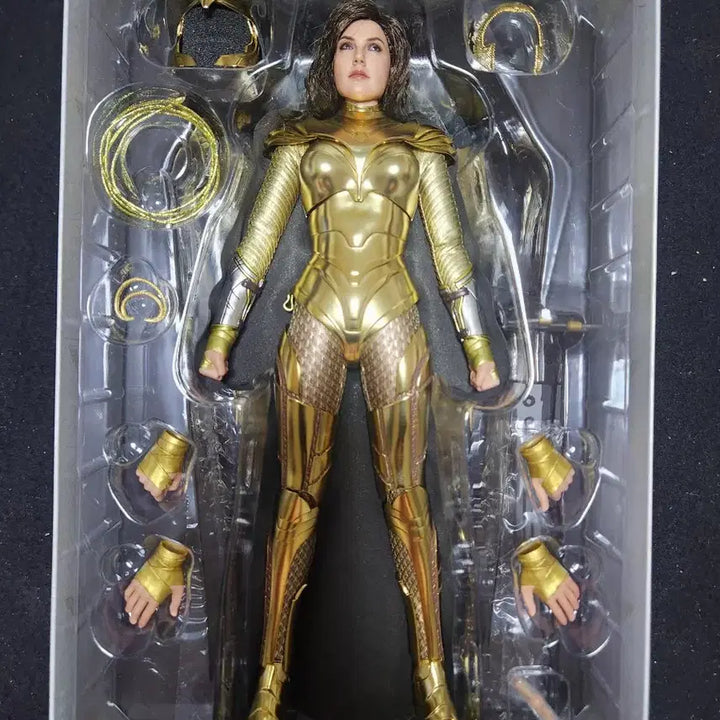 [BUNJANG] Hot Toys Wonder Woman Golden Armor Figure / 핫토이  원더우먼 골든아머