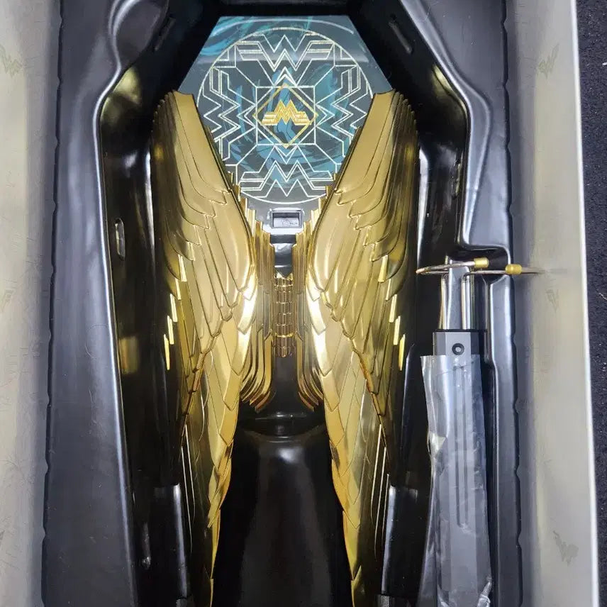 [BUNJANG] Hot Toys Wonder Woman Golden Armor Figure / 핫토이  원더우먼 골든아머