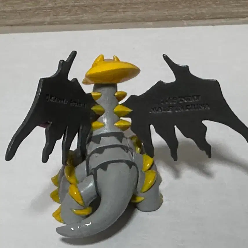 [BUNJANG] Takara Tomy Giratina Origin Forme Pokemon Moncolle Figure (2009) / (고전) 기라티나 어나더폼 포켓몬스터 몬코레 피규어 타카라토미 2009년