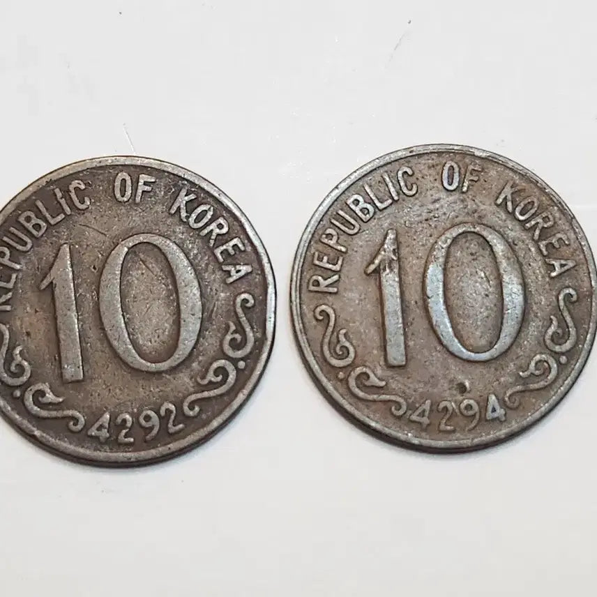 [BUNJANG] South Korean 10 Won Coins (2 pieces) / 한국은행 10원 주화 2개(4292,4294년)