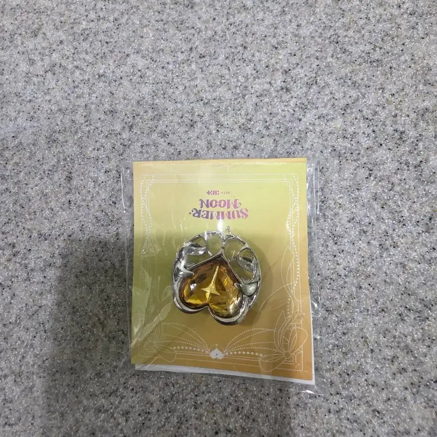 [BUNJANG] ILLIT SUMMER MOON Official Badge / 아일릿) SUMMER MOON 공식 상품인 뱃지