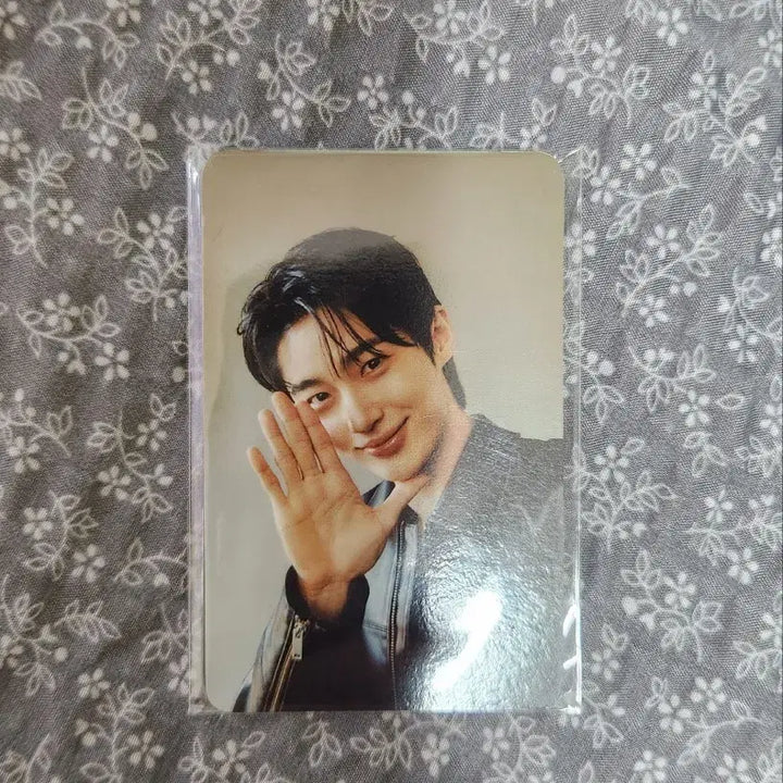 [BUNJANG] Byun Woo Seok Giordano 1st Edition Photocard (Sealed) / 변우석 미개봉 지오다노1차포토카드