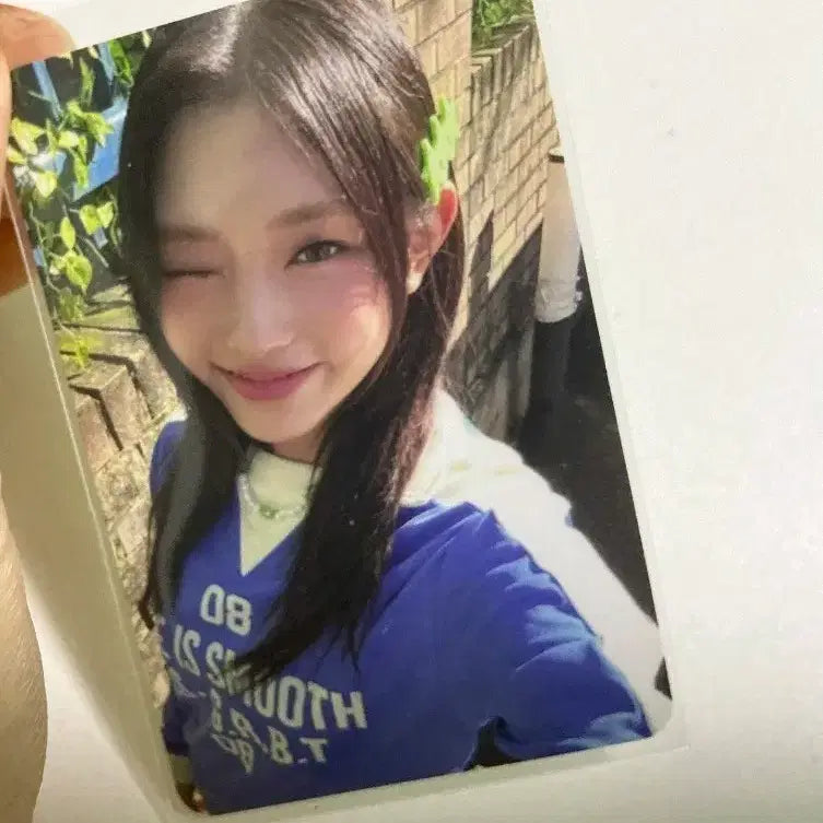 [BUNJANG] NewJeans Haerin Wink Photocard / [상태 최상] 뉴진스 포카 해린 강해린 윙크 해린