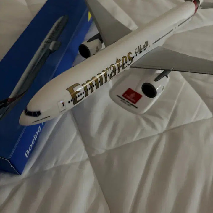 [BUNJANG] Emirates Boeing 777-300ER Model Airplane 1:200 Scale / 에미레이트항공 보잉 777-300ER 모형 비행기 1:200