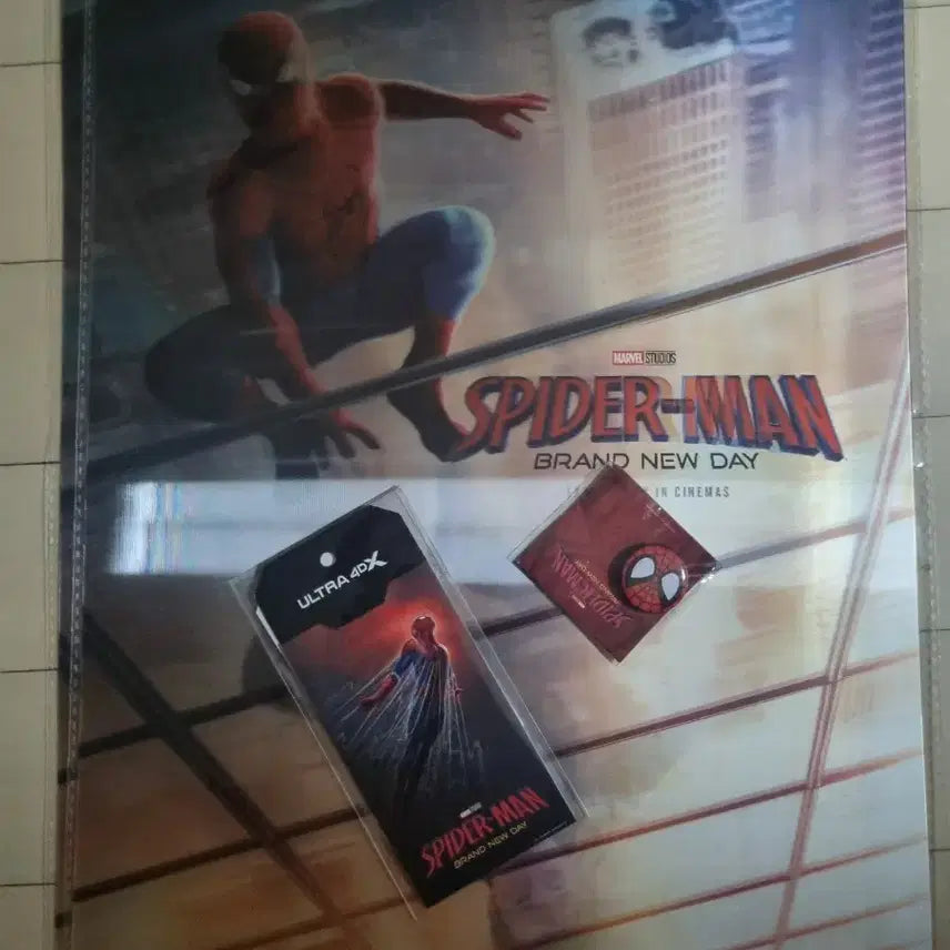 [BUNJANG] Spider-Man Lenticular Poster, Pin Badge, and Moment Label Ticket Set / 스파이더맨 렌티큘러 포스터, 핀뱃지, 모먼트 라벨 티켓