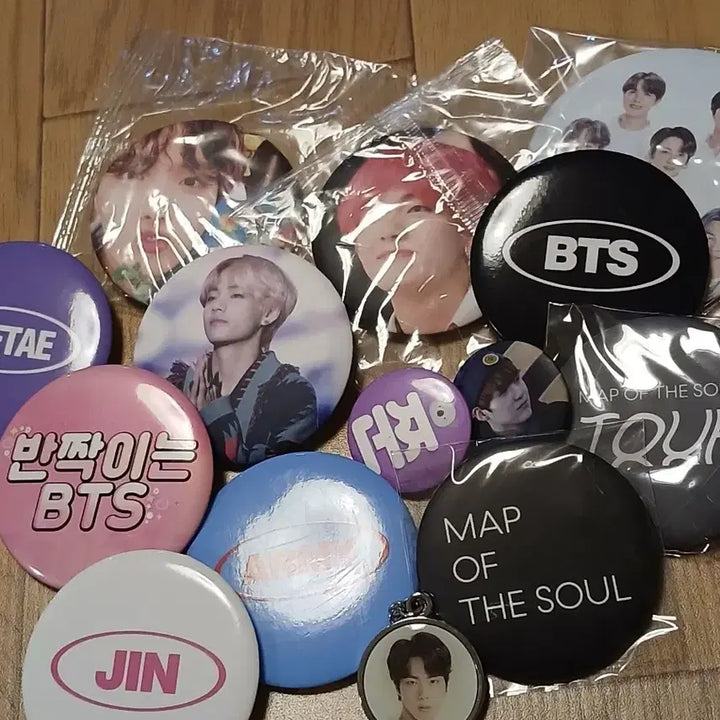 [BUNJANG] BTS Bangtan Boys Goods Lucky Box Bundle Set / 급처) BTS 방탄소년단 굿즈 랜박
