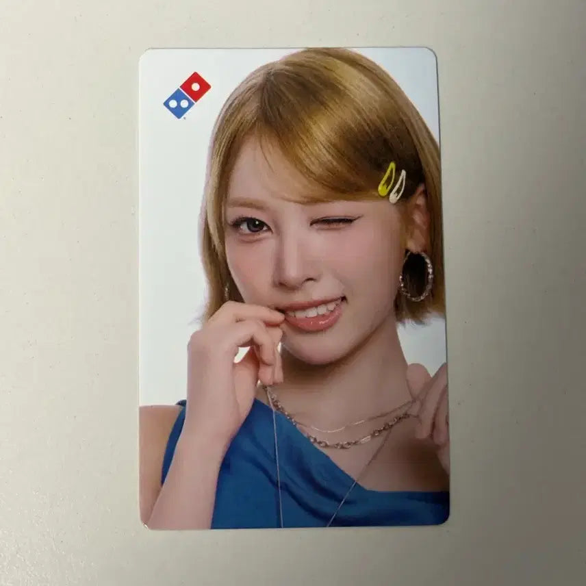 [BUNJANG] May Domino Photocard (with Toploader and Sleeve) / 메이 도미노 포토카드(탑로더 슬리브 포함)