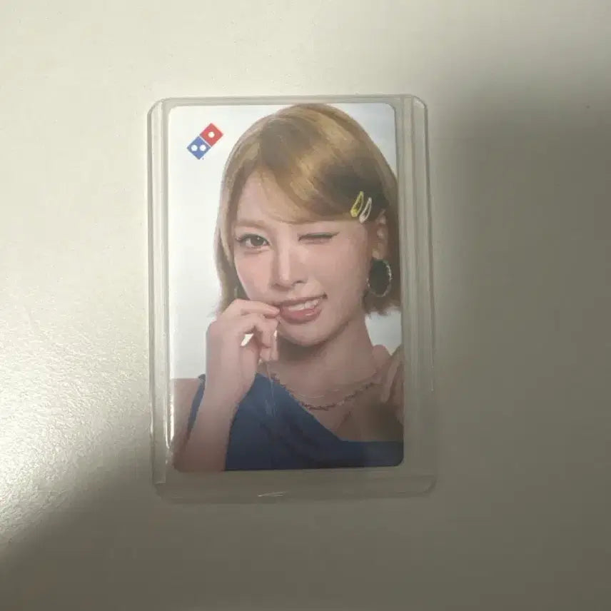 [BUNJANG] May Domino Photocard (with Toploader and Sleeve) / 메이 도미노 포토카드(탑로더 슬리브 포함)