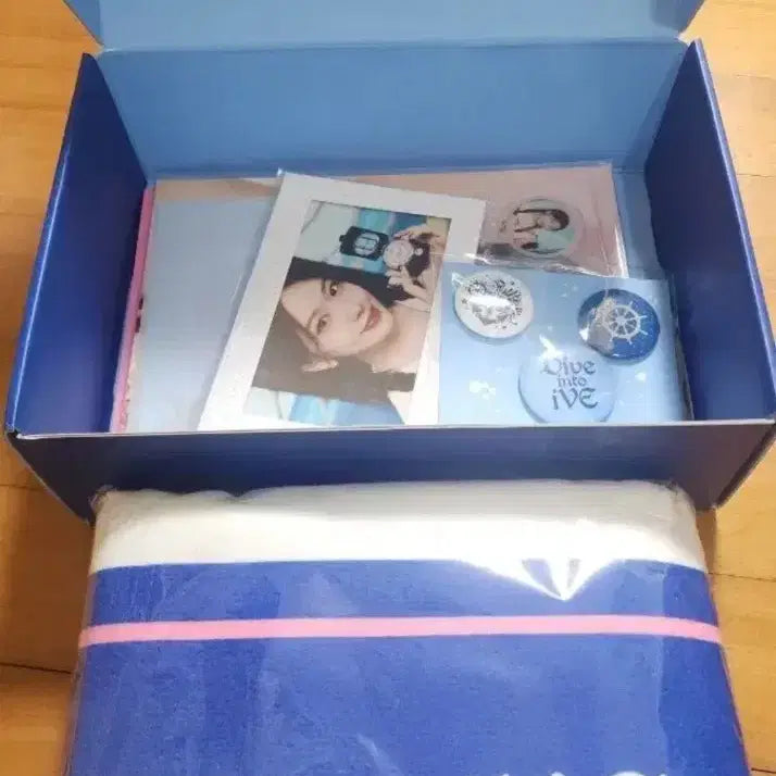 [BUNJANG] IVE DIVE 4th Official Fanclub Kit (Excluding Photocard) / [판매] 아이브 팬클럽 공식 다이브 4기 키트(포카X)