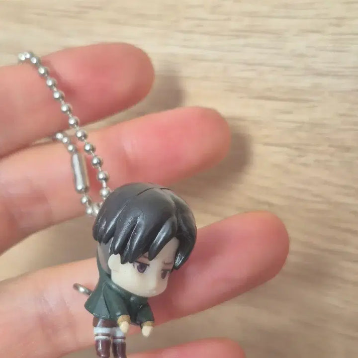 [BUNJANG] Attack on Titan Levi Dalleong Gacha Figure / 진격의 거인 리바이 대롱 가챠