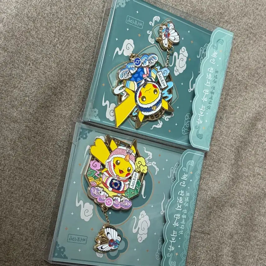 [BUNJANG] Pokemon Traditional Korean Clothing Pikachu Chain Pin Badge Set (Male and Female) / 포켓몬 한복 피카츄 체인 핀뱃지 암수 한세트