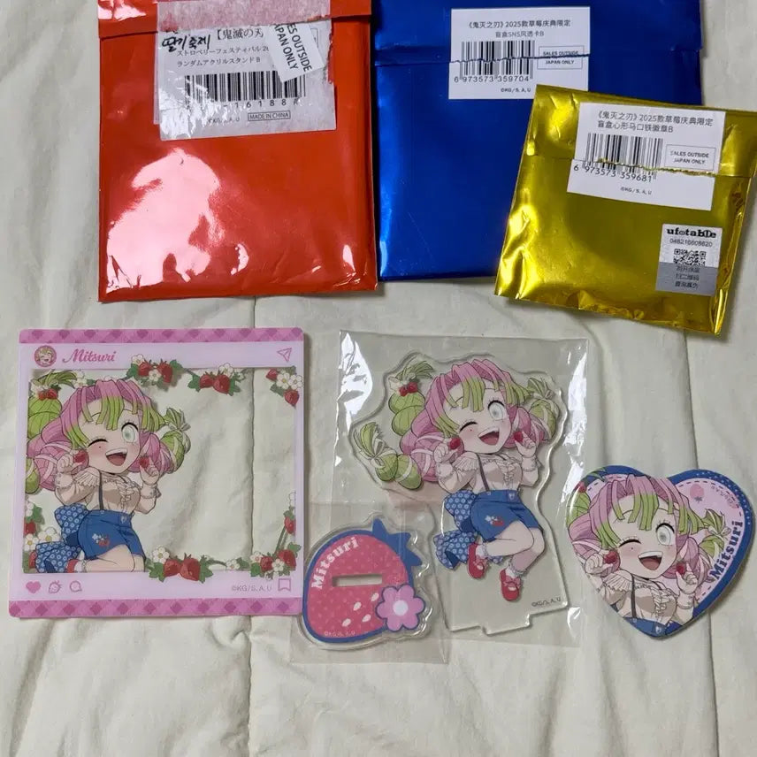 [BUNJANG] Mitsuri Strawberry Festival Acrylic Stand, Badge, Clear Card, Figure Bundle Set / 세트유일매물)미츠리 딸기축제 아크릴 스탠드 뱃지 클리어카드 피규어