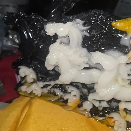 [BUNJANG] Natural Jade Hand-Carved Multi-Color Three-Dimensional Sculpture: Majestic Eight Horses / 천연 옥 수공예 다색상 입체 조각 웅장한 팔마도