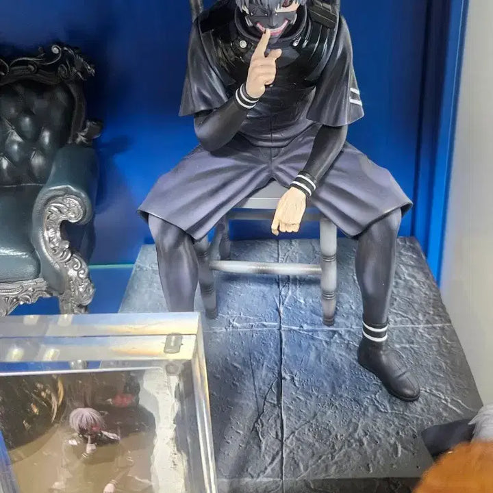 [BUNJANG] Tokyo Ghoul Ken Kaneki Black &amp; White Resin Figure / 도쿄구울 Black&amp;White 카네키켄  레진 피규어