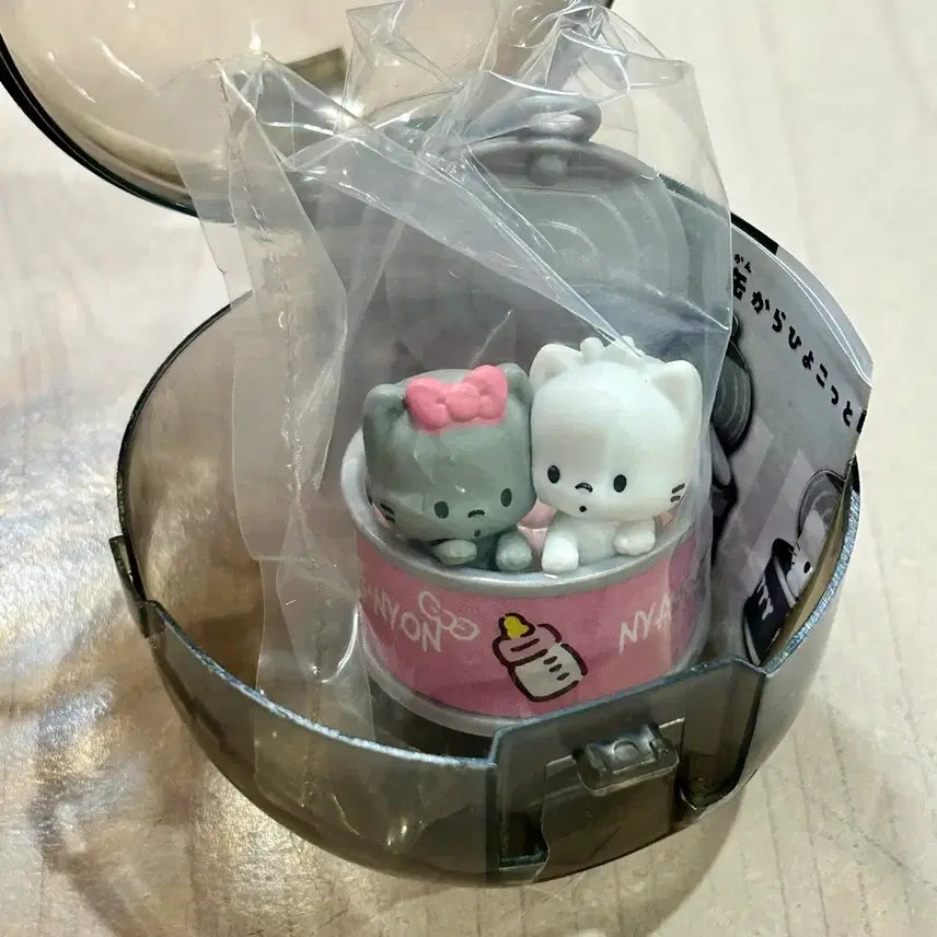 [BUNJANG] Sanrio Nyannyunyeong Canned Gacha Figure Keychain / 산리오 냐니뉴네뇽 통조림 가챠 피규어 키링