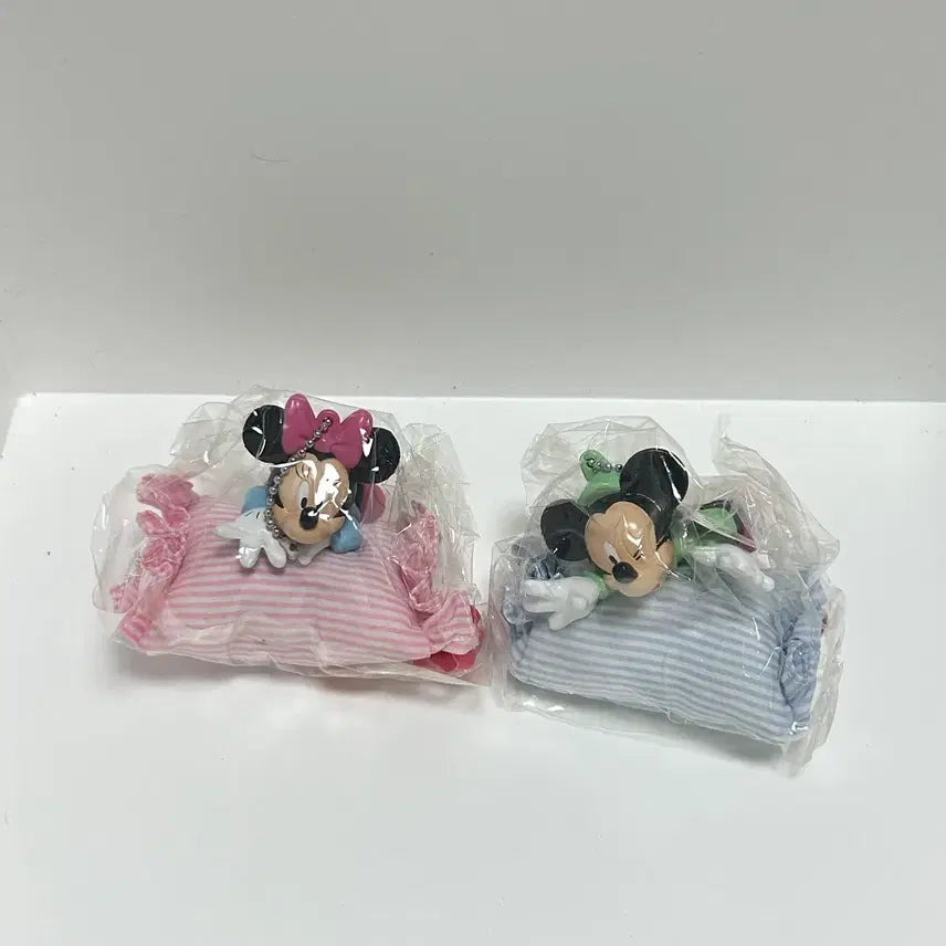 [BUNJANG] Disney Mickey &amp; Minnie Mouse "Doldoli" Keychain Set (Sealed) / 디즈니 미키미니 쿠션 덜덜이 키링 (세트)