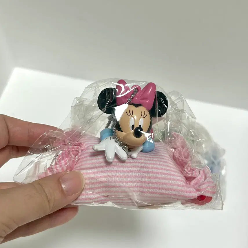 [BUNJANG] Disney Mickey &amp; Minnie Mouse "Doldoli" Keychain Set (Sealed) / 디즈니 미키미니 쿠션 덜덜이 키링 (세트)