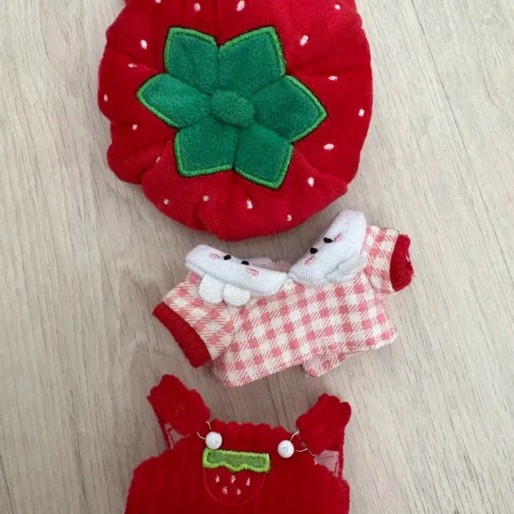 [BUNJANG] 10cm Doll Strawberry Rabbit Overalls Skirt / 10cm 인형 딸기토끼 멜빵치마