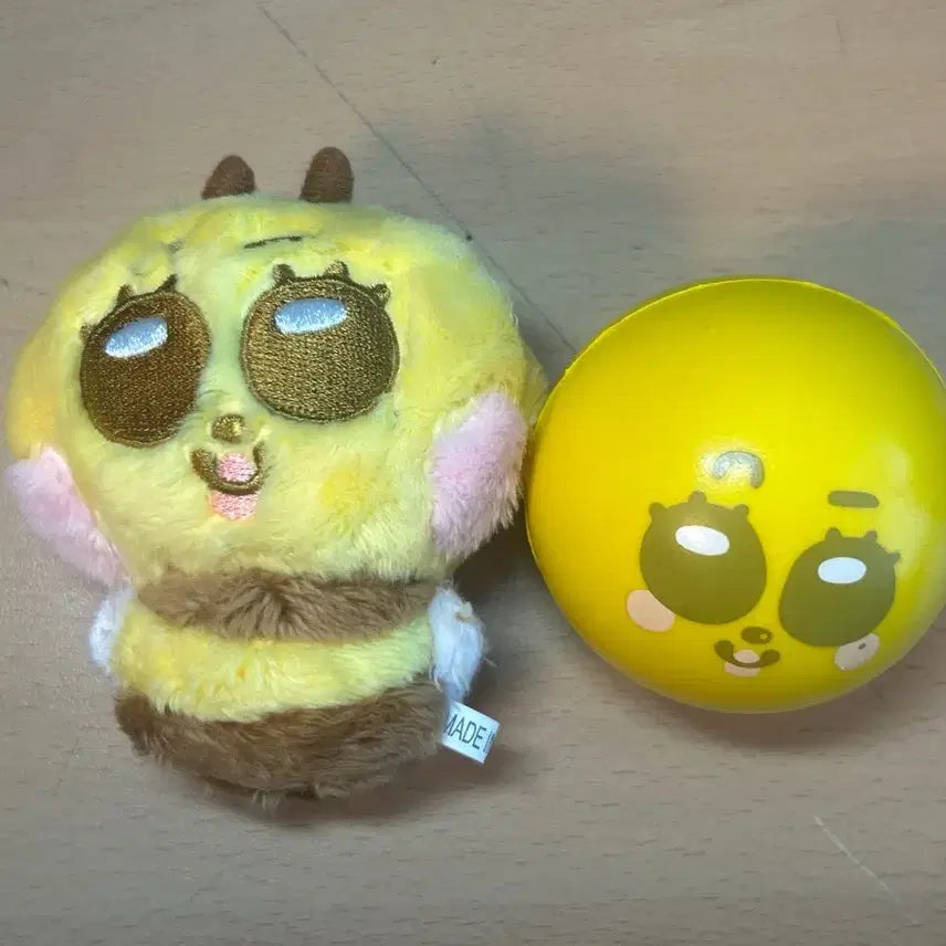 [BUNJANG] LE SSERAFIM Huh Yunjin "Heobakbeol" Doll + POB Sponge Ball / 르세라핌 허윤진 인형 허박벌 + 특전 스펀지볼