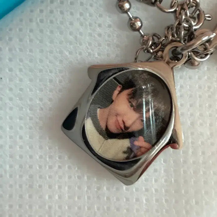 [BUNJANG] BOYNEXTDOOR 2nd Anniversary Necklace (Yunhak) / 보넥도 2주년 목걸이(운학)