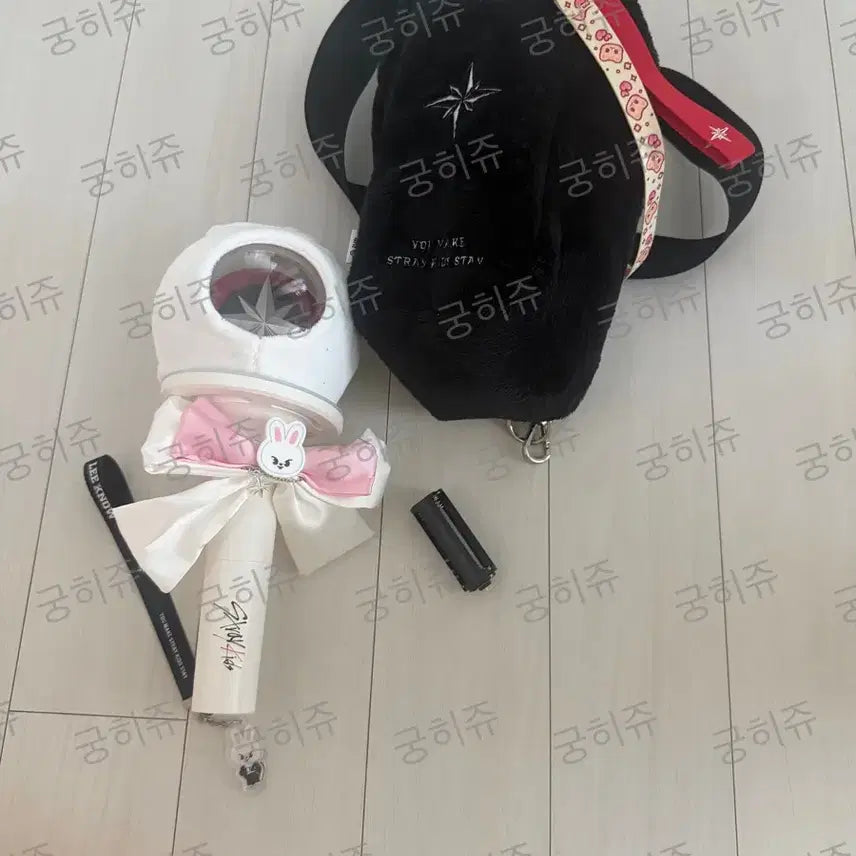 [BUNJANG] Stray Kids Official Light Stick Pouch, Rabbit Cover, Ribbon Strap Bundle Set / 스트레이 키즈 응원봉 나침봉 파우치 리빗 커버 리본 스트랩 일괄