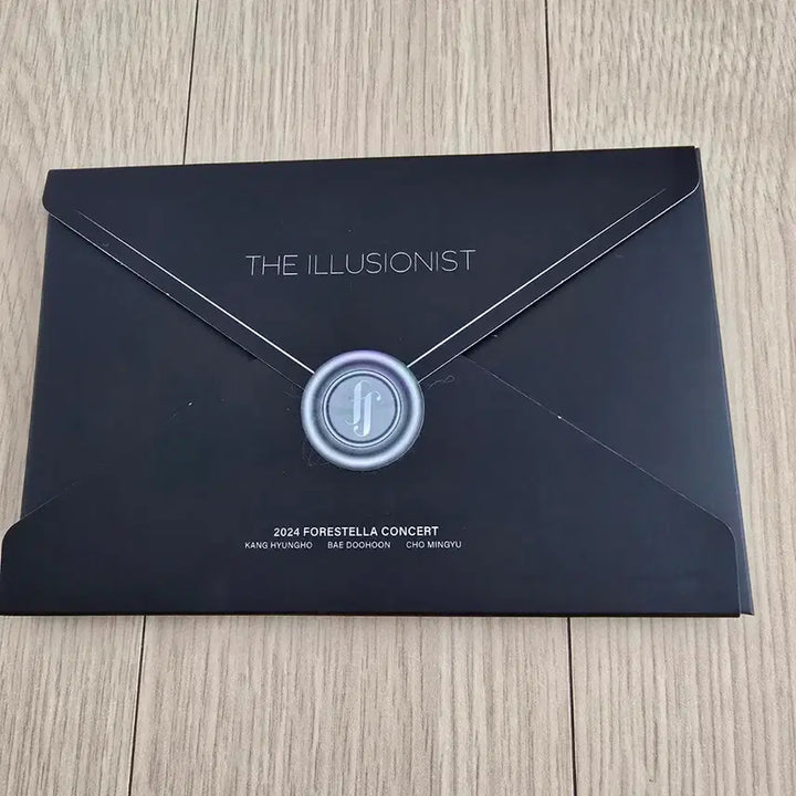 [BUNJANG] Forestella The Illusionist Official MD Postcard Set / 포레스텔라 더 일루셔니스트 공식 MD 엽서세트 15장(시즌그리팅2024  2028스티커 한 장드려요)-고우림은 군대 이슈로 3인 활동