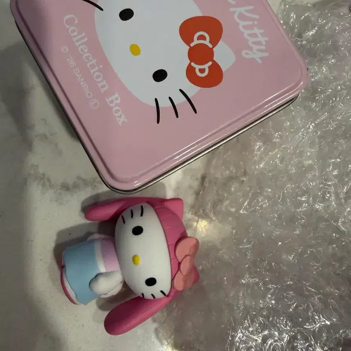 [BUNJANG] Sanrio Tin Case Rabbit &amp; Kitty Retro Figures / 산리오 틴케이스 토끼 키티 피규어 레트로 피규어