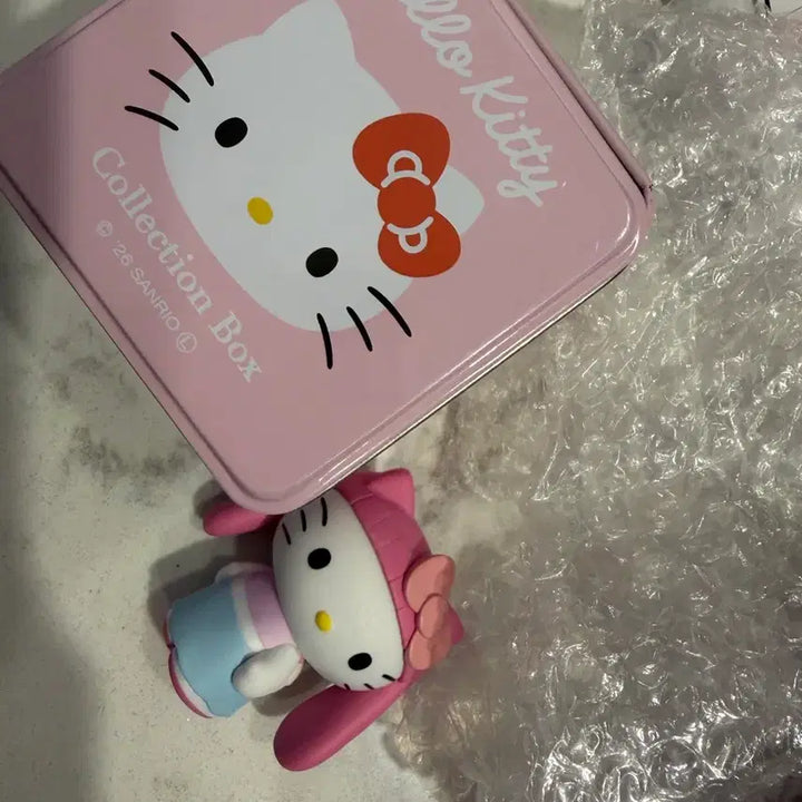 [BUNJANG] Sanrio Tin Case Rabbit &amp; Kitty Retro Figures / 산리오 틴케이스 토끼 키티 피규어 레트로 피규어