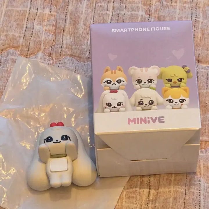 [BUNJANG] IVE MiniV Wonyoung Cherry Phone Figure / 아이브 미니브 팝업 휴대폰 피규어 원영 체리