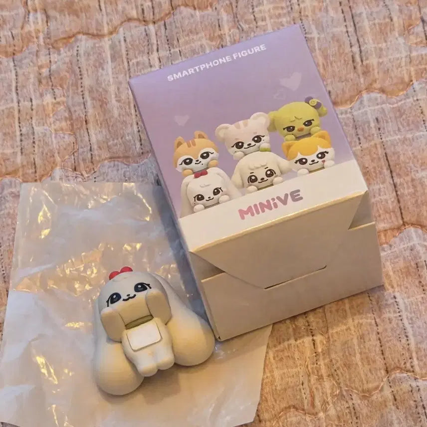 [BUNJANG] IVE MiniV Wonyoung Cherry Phone Figure / 아이브 미니브 팝업 휴대폰 피규어 원영 체리